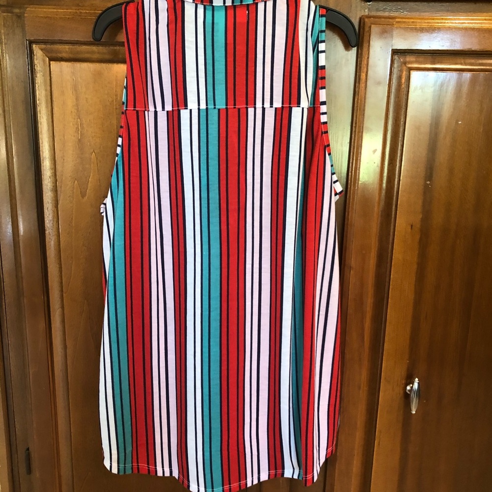 🌞🌴NWT Pretty striped sleeveless top - Picture 3 of 4
